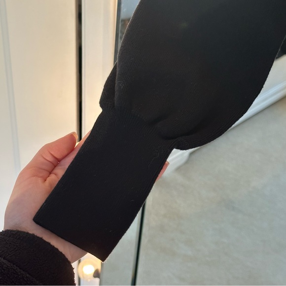 Aritzia Wilfred Cropped Turtleneck Sweater - Picture 3 of 4